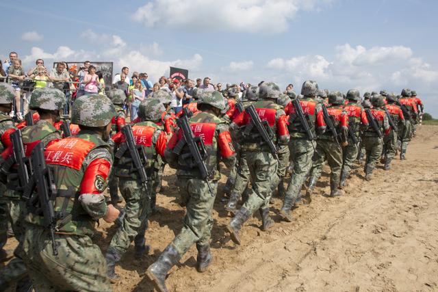 大批解放軍進(jìn)入俄羅斯，深度解析背后的原因與意義，中俄軍事合作深化，解放軍進(jìn)駐俄羅斯背后的深層原因與意義解析