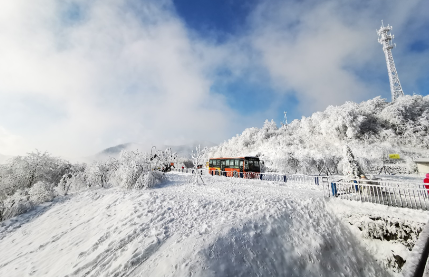 西嶺雪山門票價格大全，多少錢一個人？，西嶺雪山門票價格詳解，一人費(fèi)用是多少？